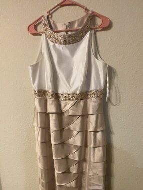 Jessica Howard Cream and White Beaded Ruffle Dress